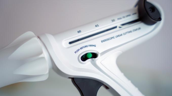 เครื่องเย็บกระดาษแบบลิเนียร์ส่องกล้องส่องกล้องแบบใช้แล้วทิ้ง อุปกรณ์เย็บกระดาษผ่าตัดแบบถอดเปลี่ยนตลับได้ 0